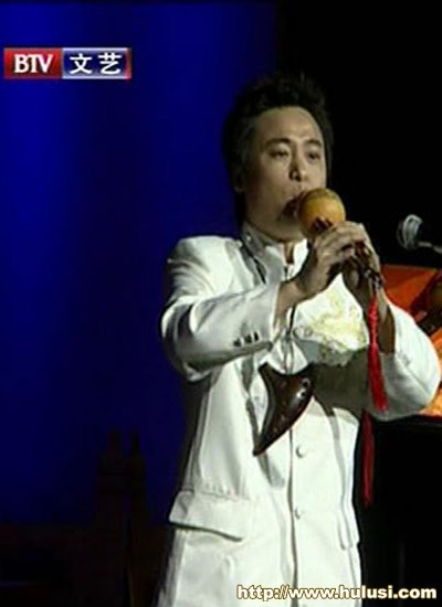 郑石萍在北京电视台演奏获奖作品《奔腾变奏曲》